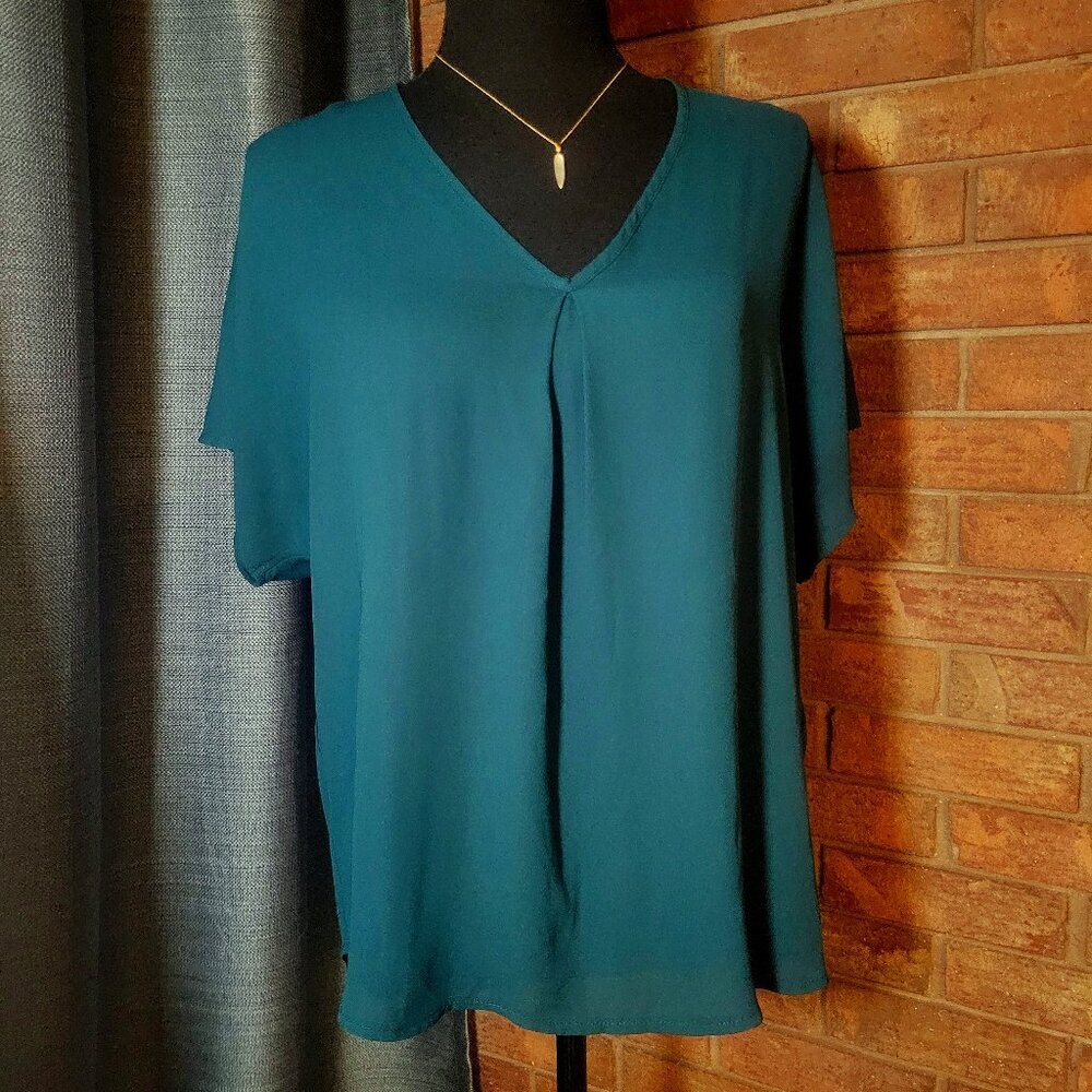 LUSH Emerald Green Open V-Neck Flowy Short-Sleeved Blouse - Size S